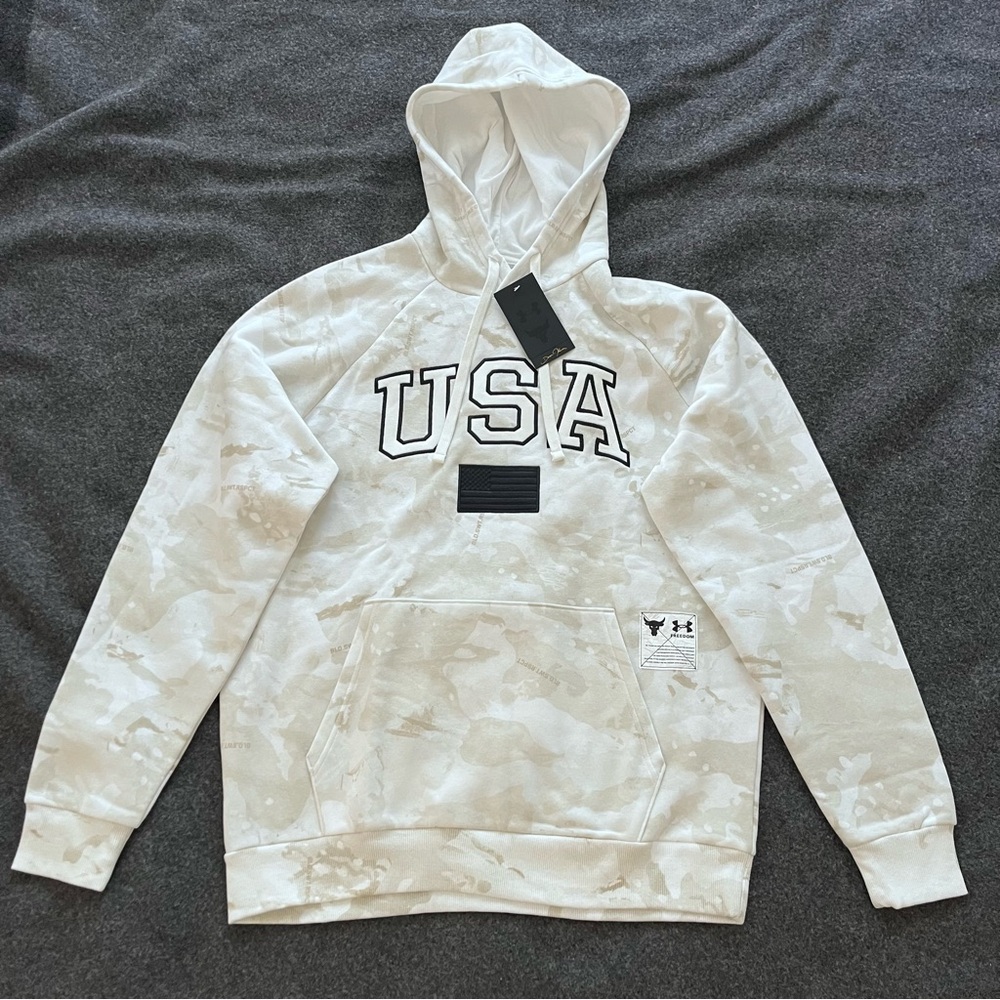 Under Armour Project Rock Veterans Day Camo Hoodie USA Flag 1370971 New